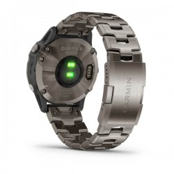 quatix 6 Sapphire, gris titane avec bracelet en titane Garmin